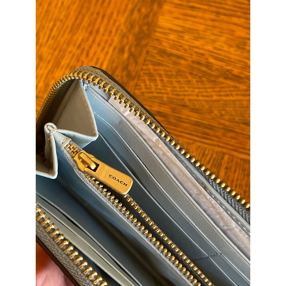 Coach zip around wallet - Picture 3 of 7